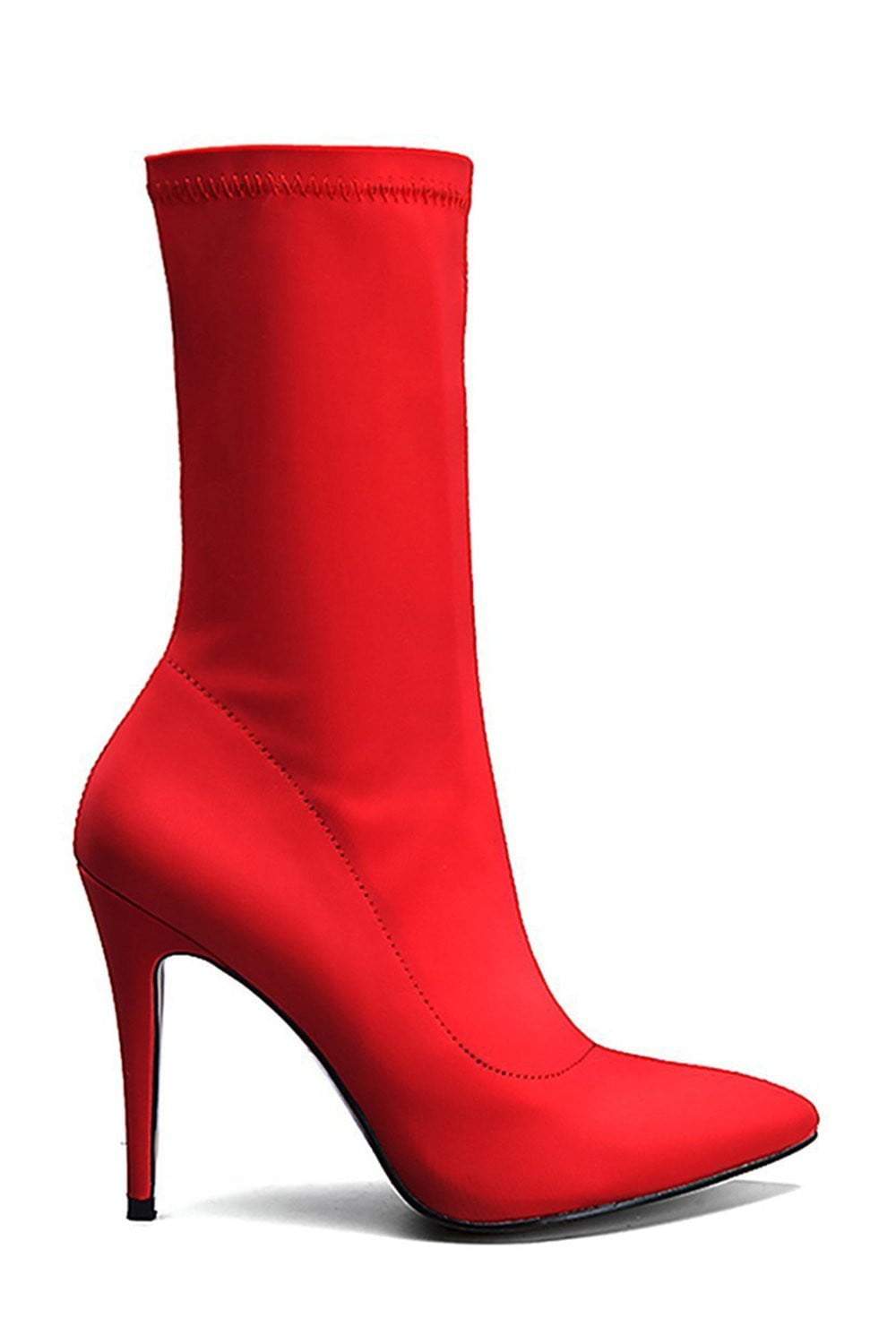 Rote, spitze Stiefel mit Socken und Stiletto-Absatz