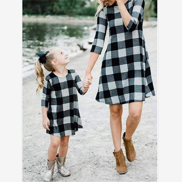 Family Matching Three-quarter Sleeves Chequered Parent-child Dress - MomyMall