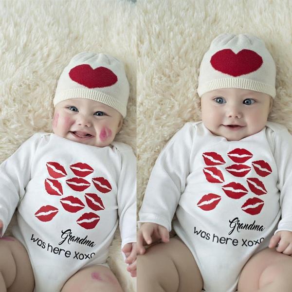 “Grandma was here”Lip Printed Long Sleeve Baby Romper