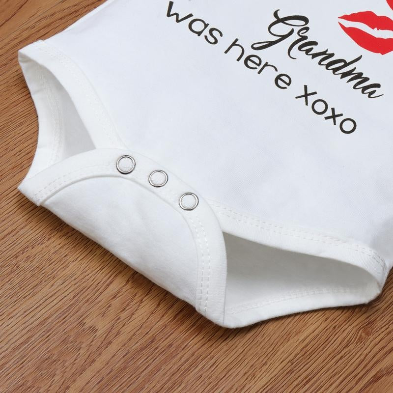 “Grandma was here”Lip Printed Long Sleeve Baby Romper