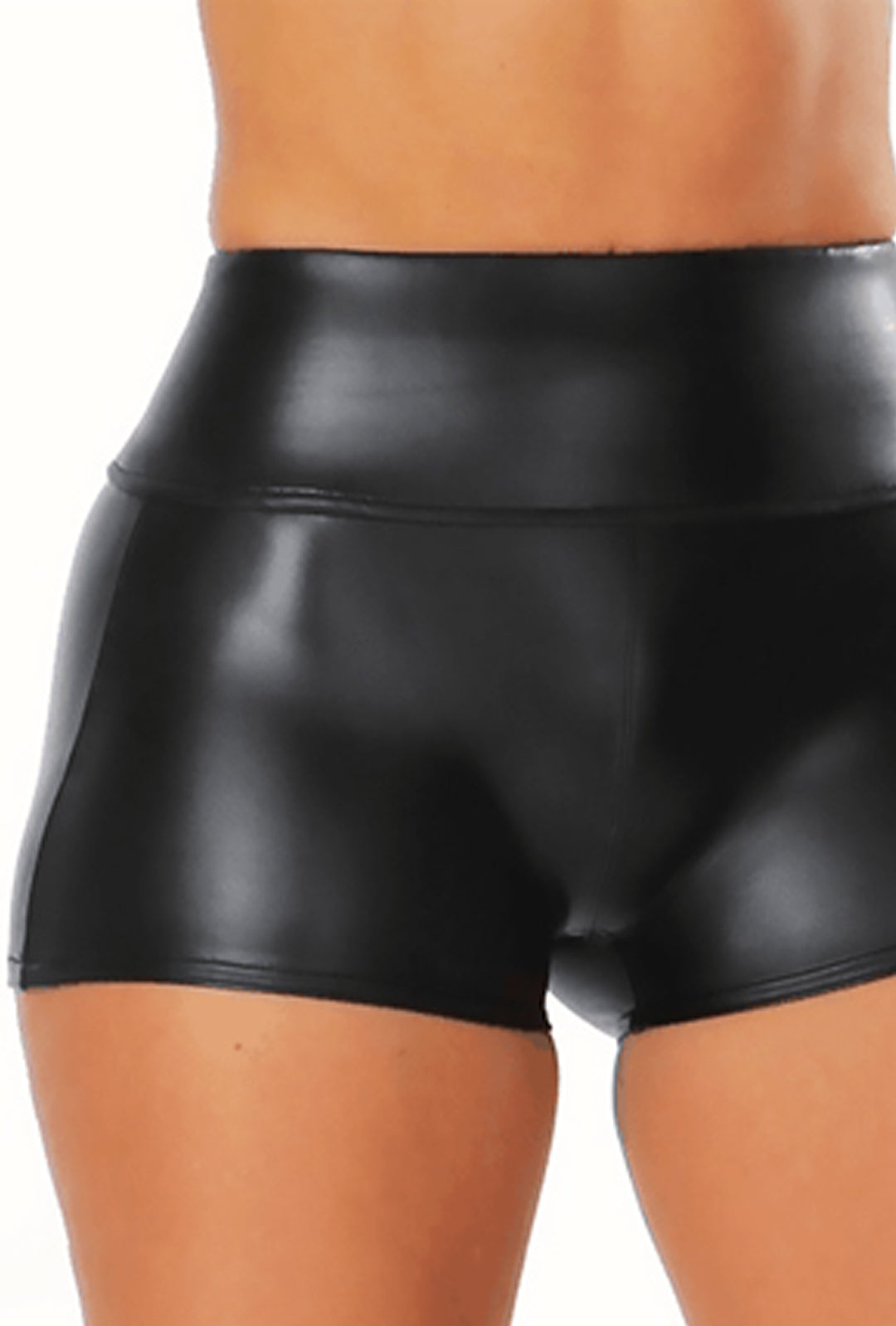 AREI – GYM-SHORTS IN LEDEROPTIK