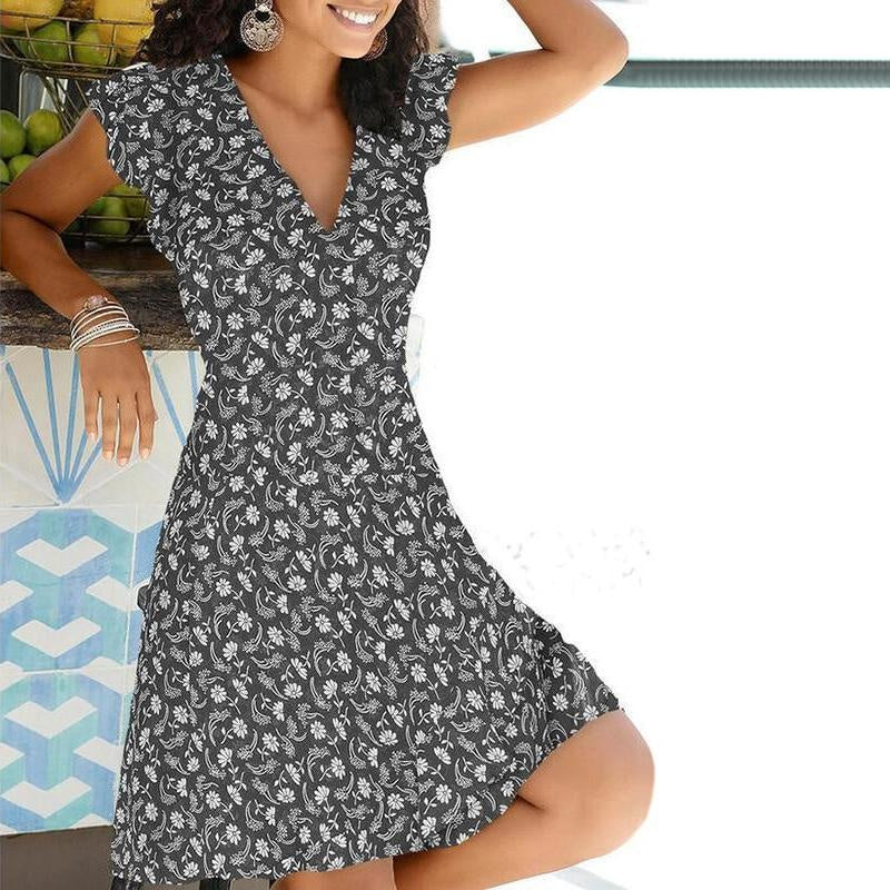 V-Neck Floral Plus Size Skater Dress - Short Sleeve Vintage Mini Dress