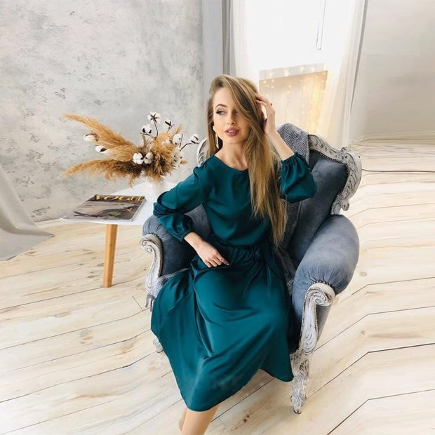satin swing midi dress Midi dress made of sustainable satin with draped collar SWING