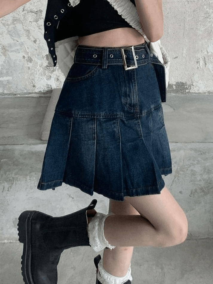 Buckle Belt Pleated Mini Skirt