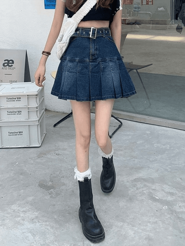 Buckle Belt Pleated Mini Skirt