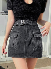 Mini-jupe en denim avec poche à ceinture et boucle