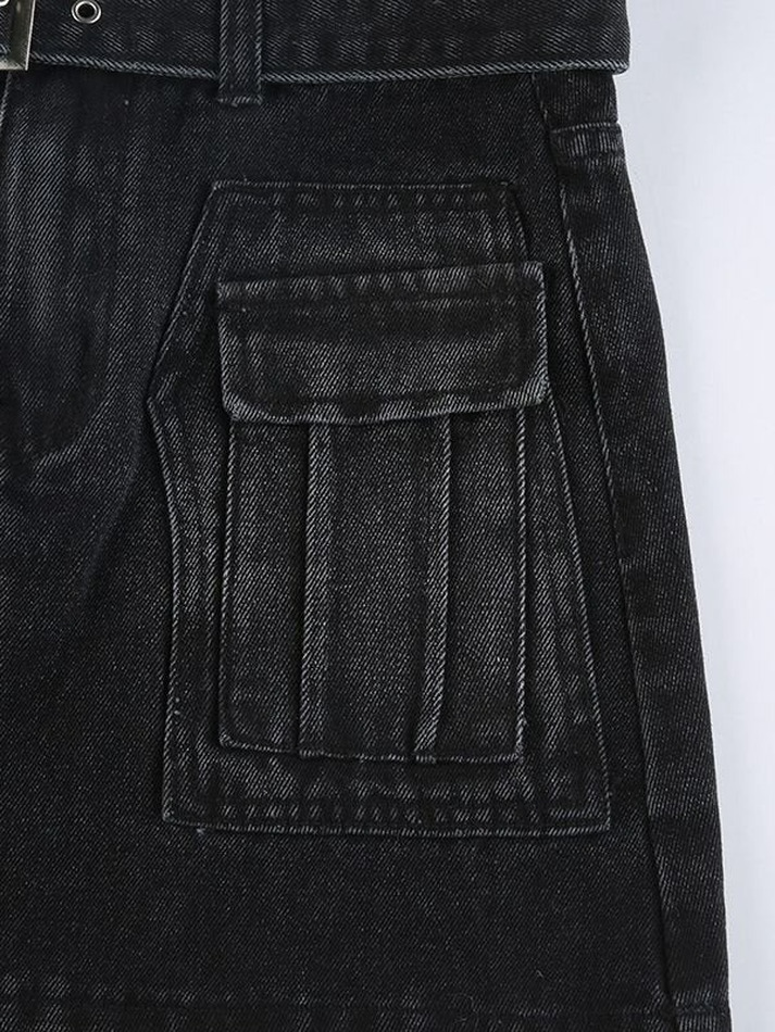 Mini-jupe en denim avec poche à ceinture et boucle