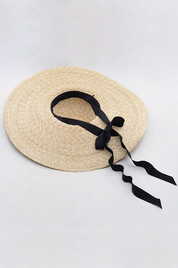 Bootshut aus Weizenstroh mit extra breiter Krempe und schwarzem Kinnband