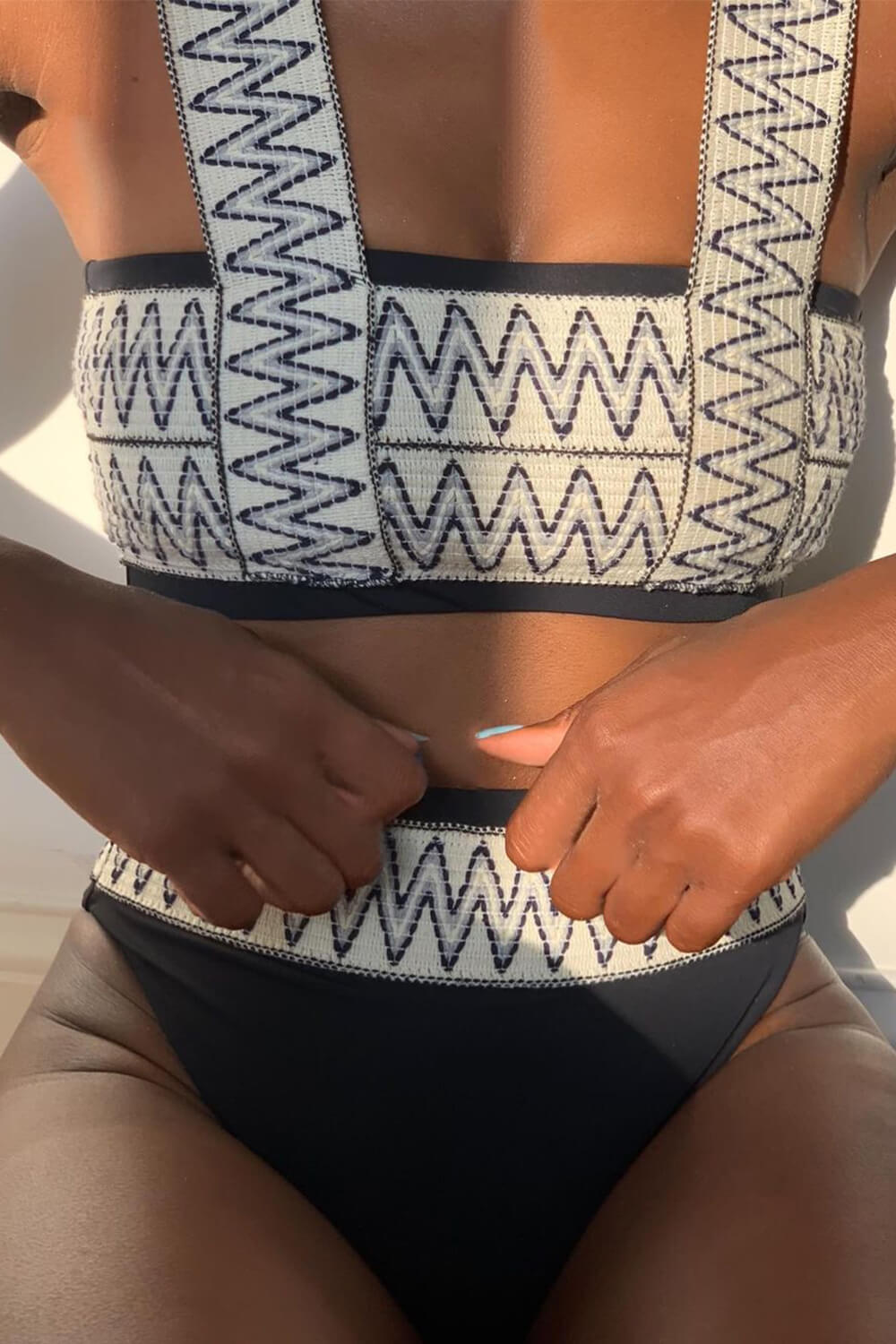 Haut de bikini tissé noir à motif zigzag