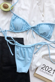 Babyblaue, seitlich gebundene Bikinihose