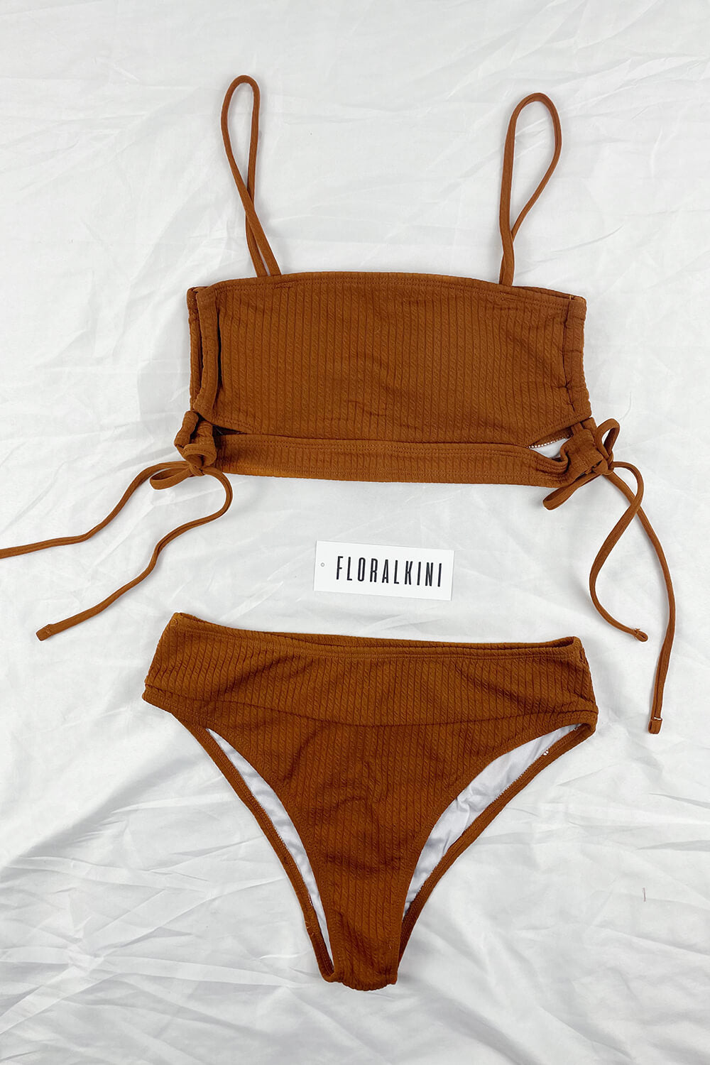 Bas de bikini taille haute marron côtelé