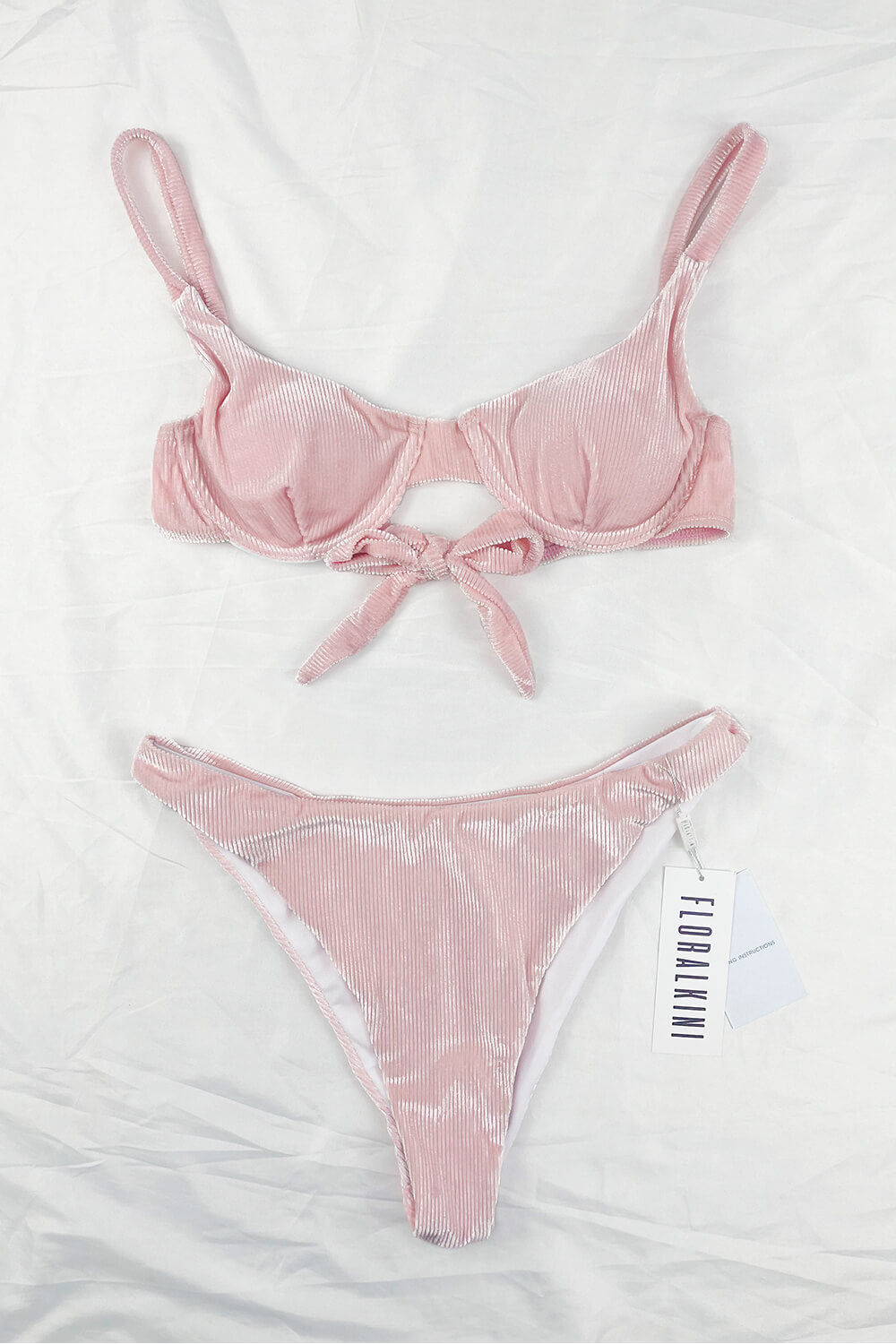 Haut de bikini rose à armatures en velours