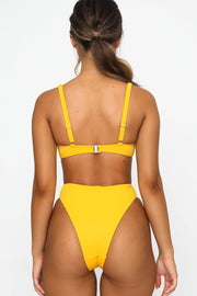 Bas de bikini taille haute côtelé jaune