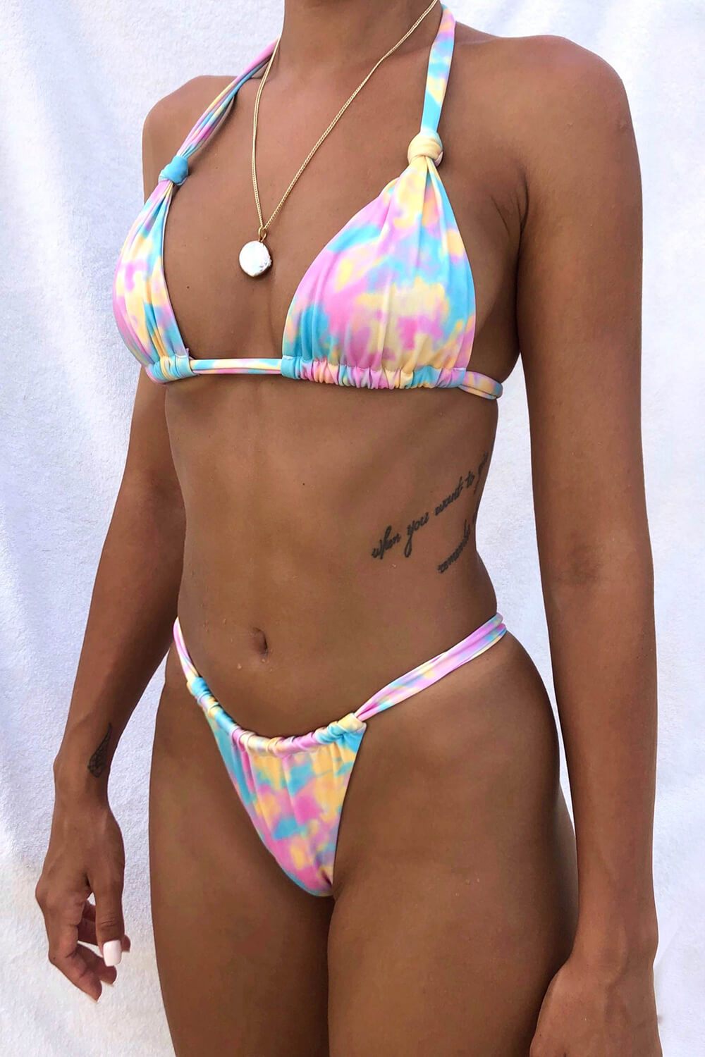 Haut de bikini dos nu noué arc-en-ciel tie-dye