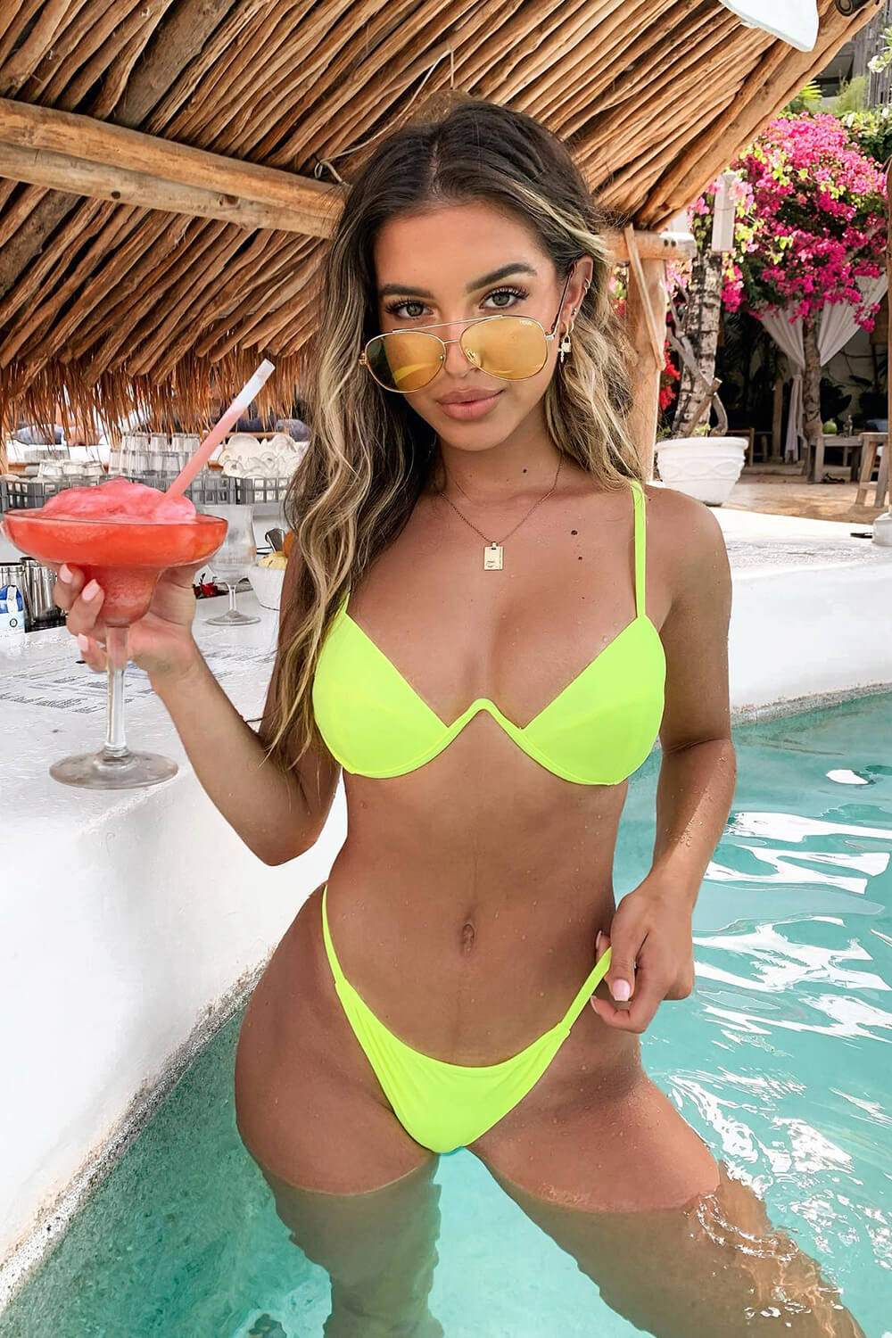 Bas de bikini taille haute jaune fluo