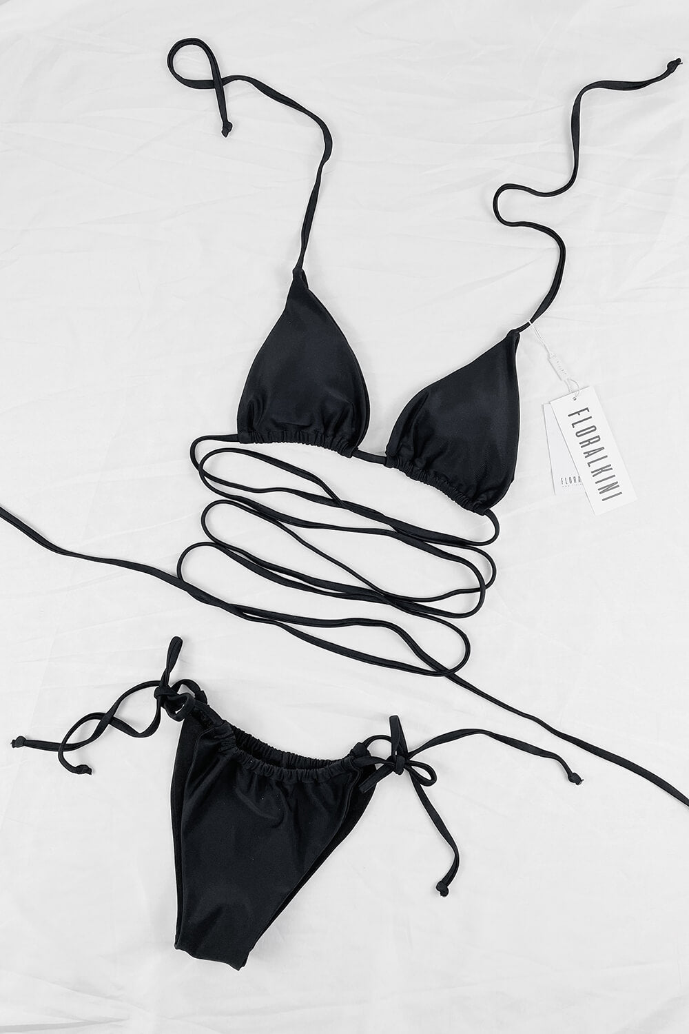 Haut de bikini triangle noir à nouer