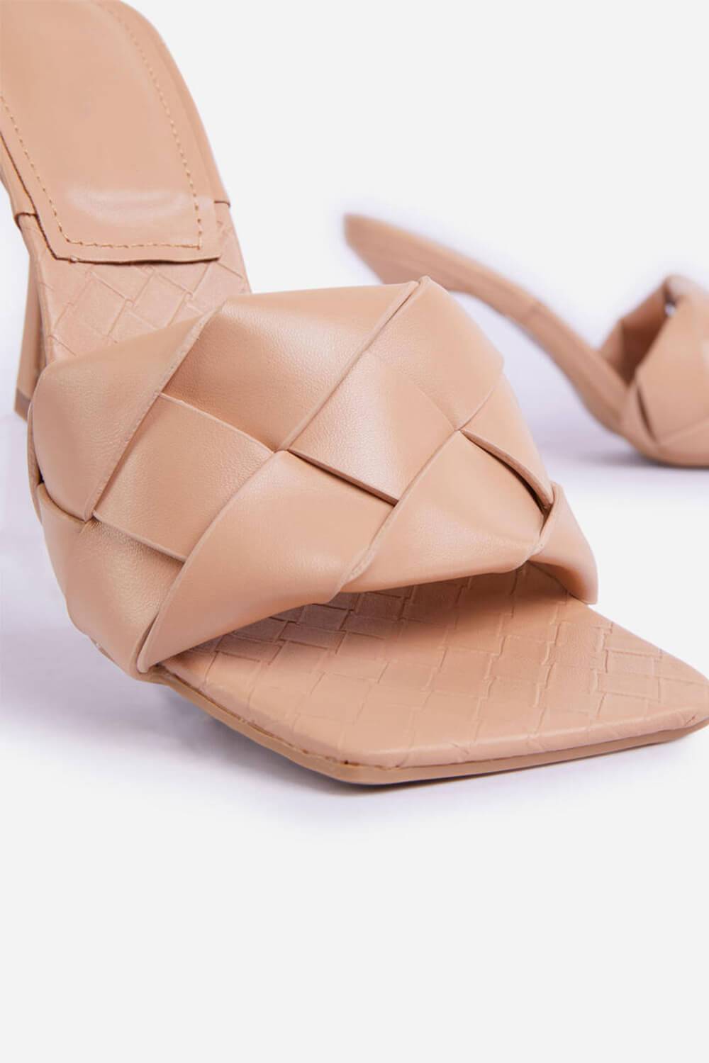 Mule carrée peep toe tressée en faux cuir nude