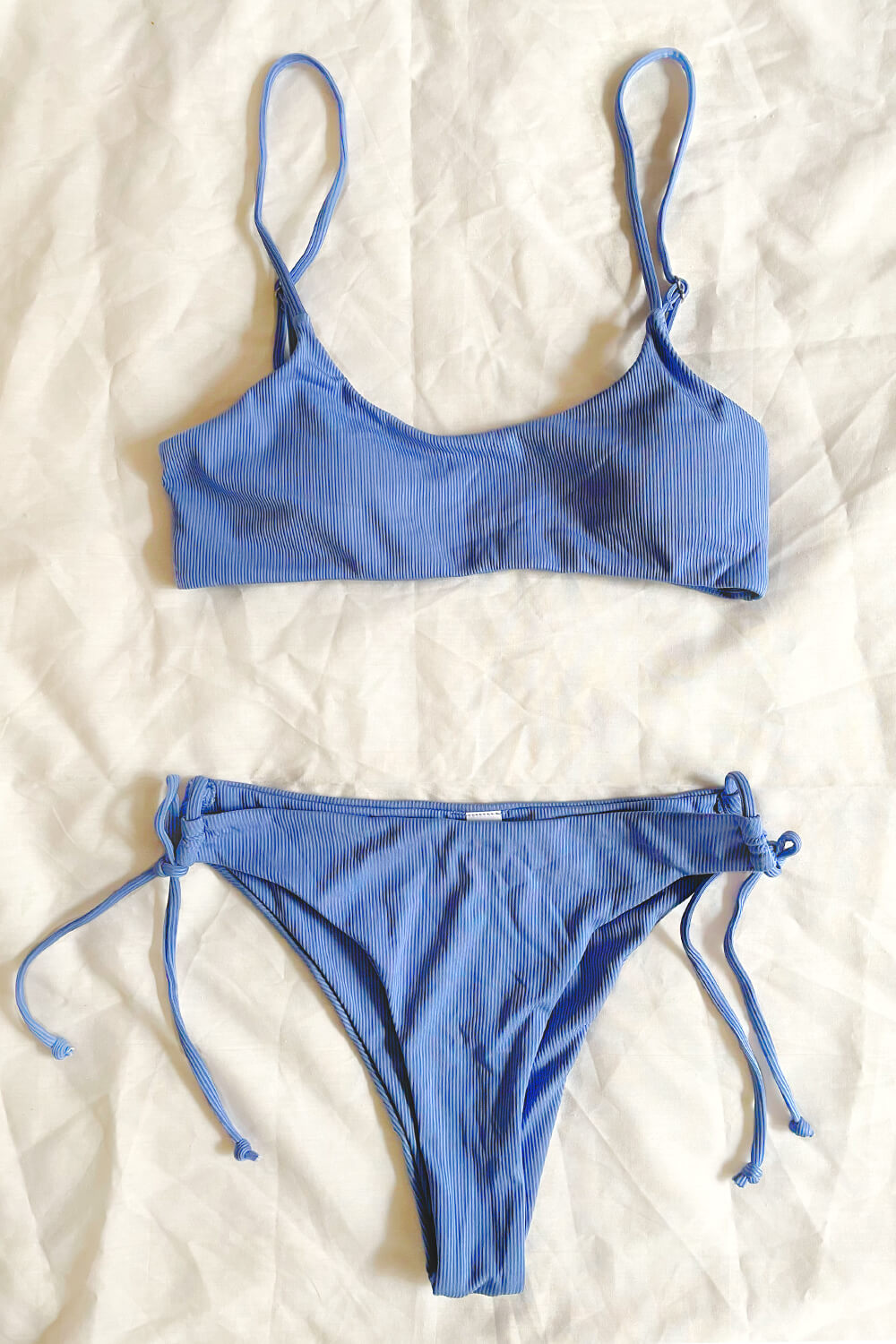 Bas de bikini taille haute côtelé bleu clair à nouer sur les côtés