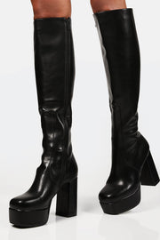 Schwarze, klobige kniehohe Stiefel mit Blockabsatz und Plateausohle