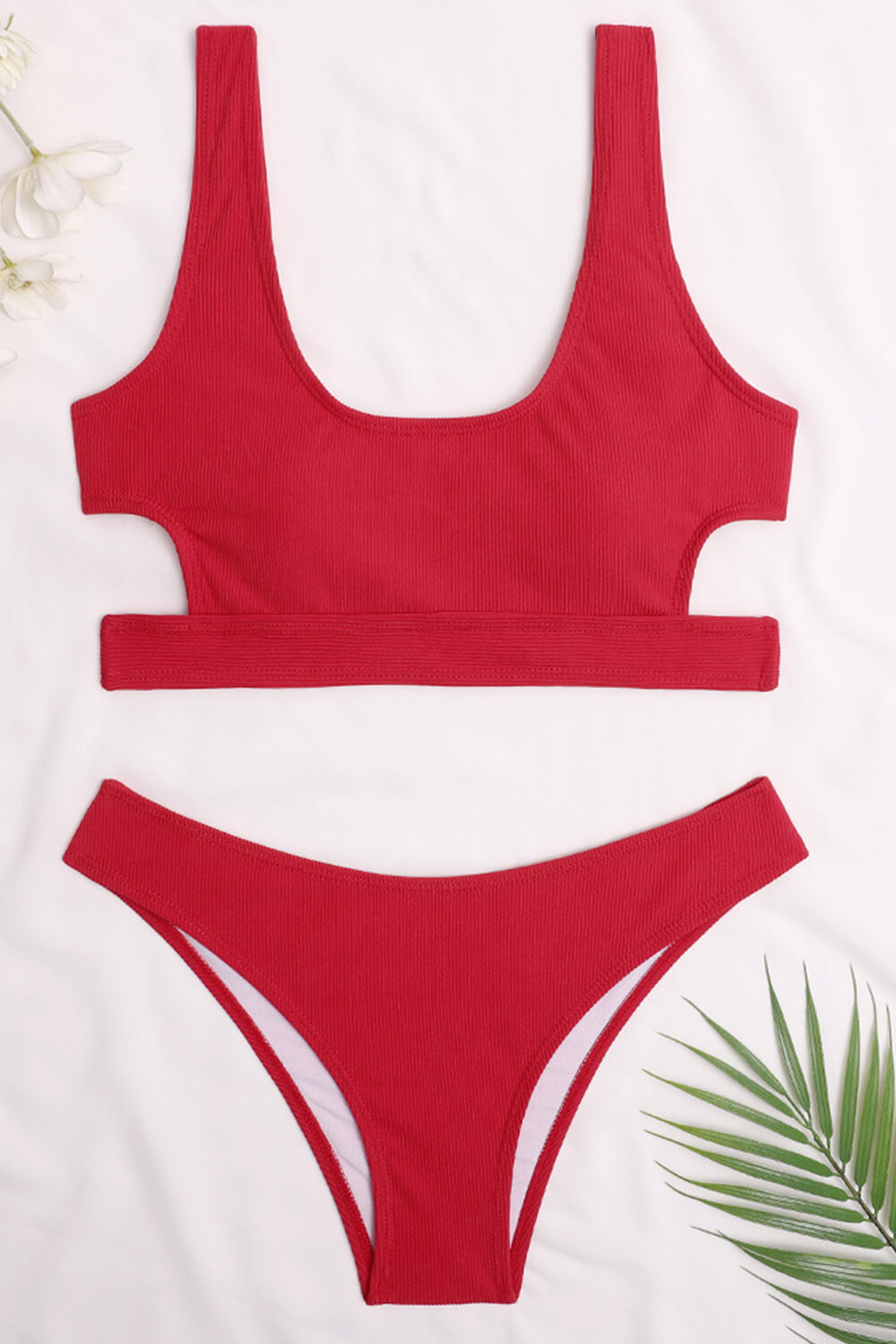 Haut de bikini rouge côtelé à découpes