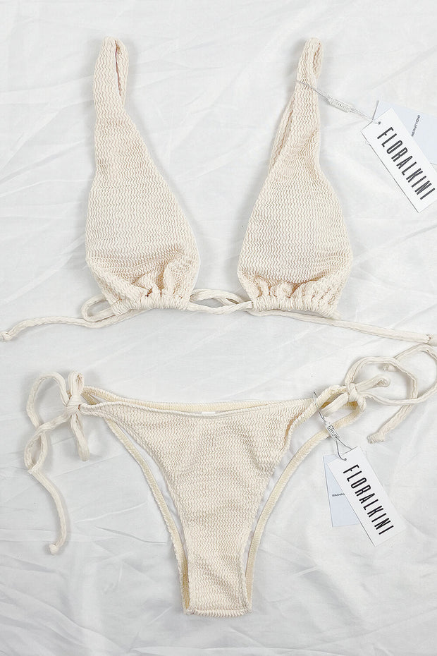 Haut de bikini beige froissé à décolleté plongeant