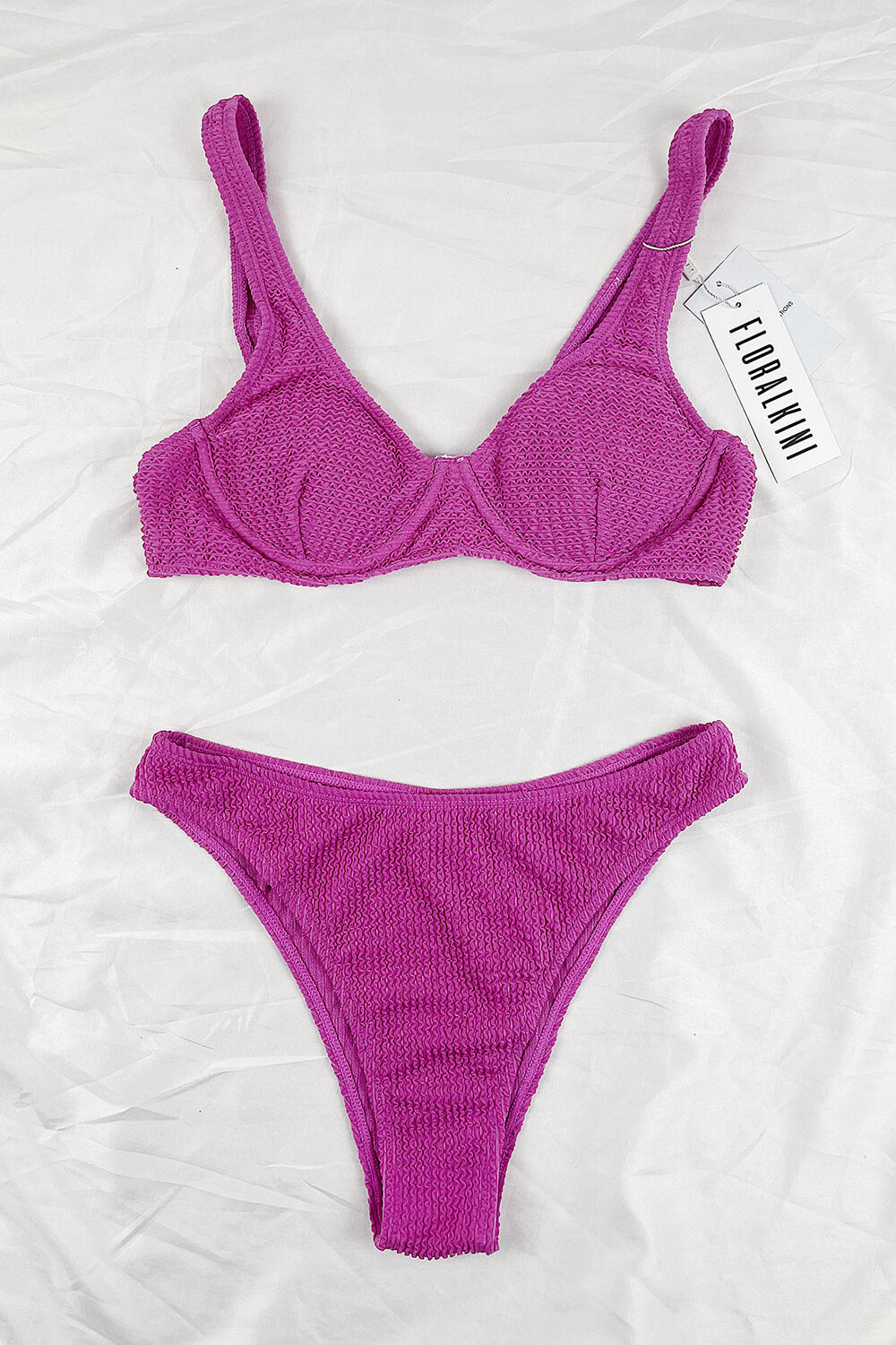 Bas de bikini froissé rose vif