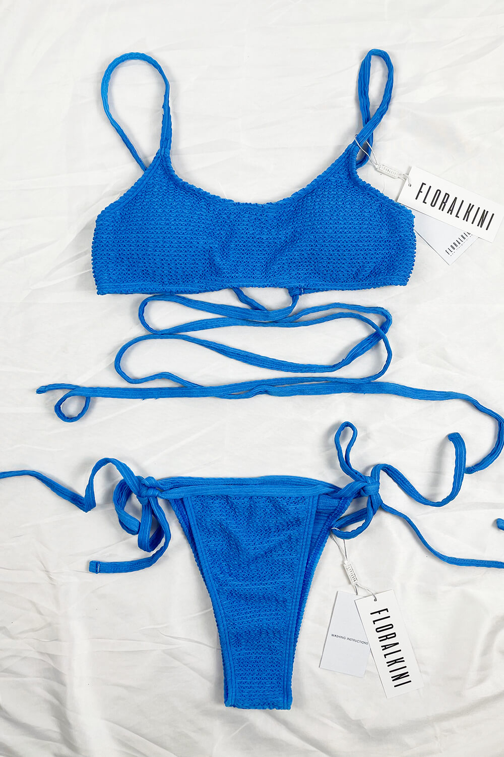 Haut de bikini bleu effet froissé