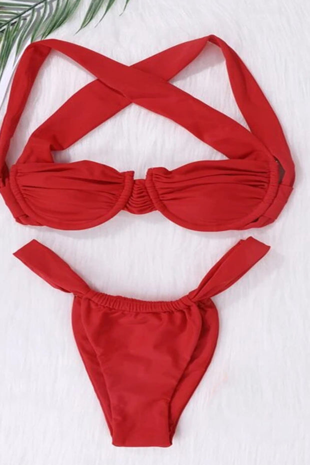 Rote geraffte brasilianische Bikinihose