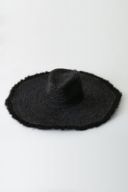 Schwarzer Fedora-Hut aus Raffiabast mit Strohbesatz