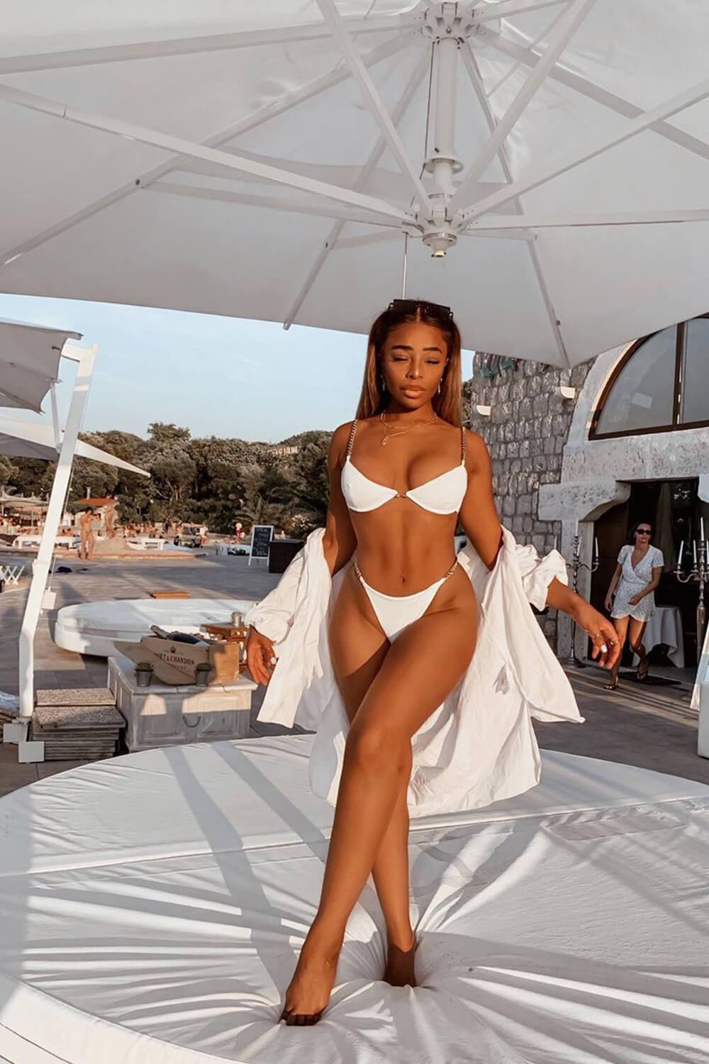 Bas de bikini blanc taille haute à chaîne