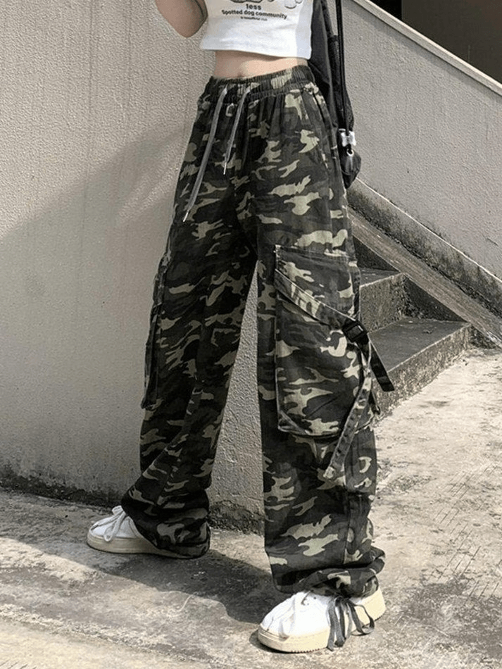 Pocket Camo Print Baggy Casual Pants