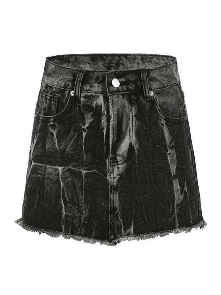 Minirock aus Distressed-Denim mit Batikmuster